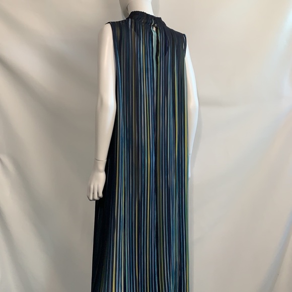 BCBGMaxazria NWT hi neck blue pleated dress - Picture 6 of 10